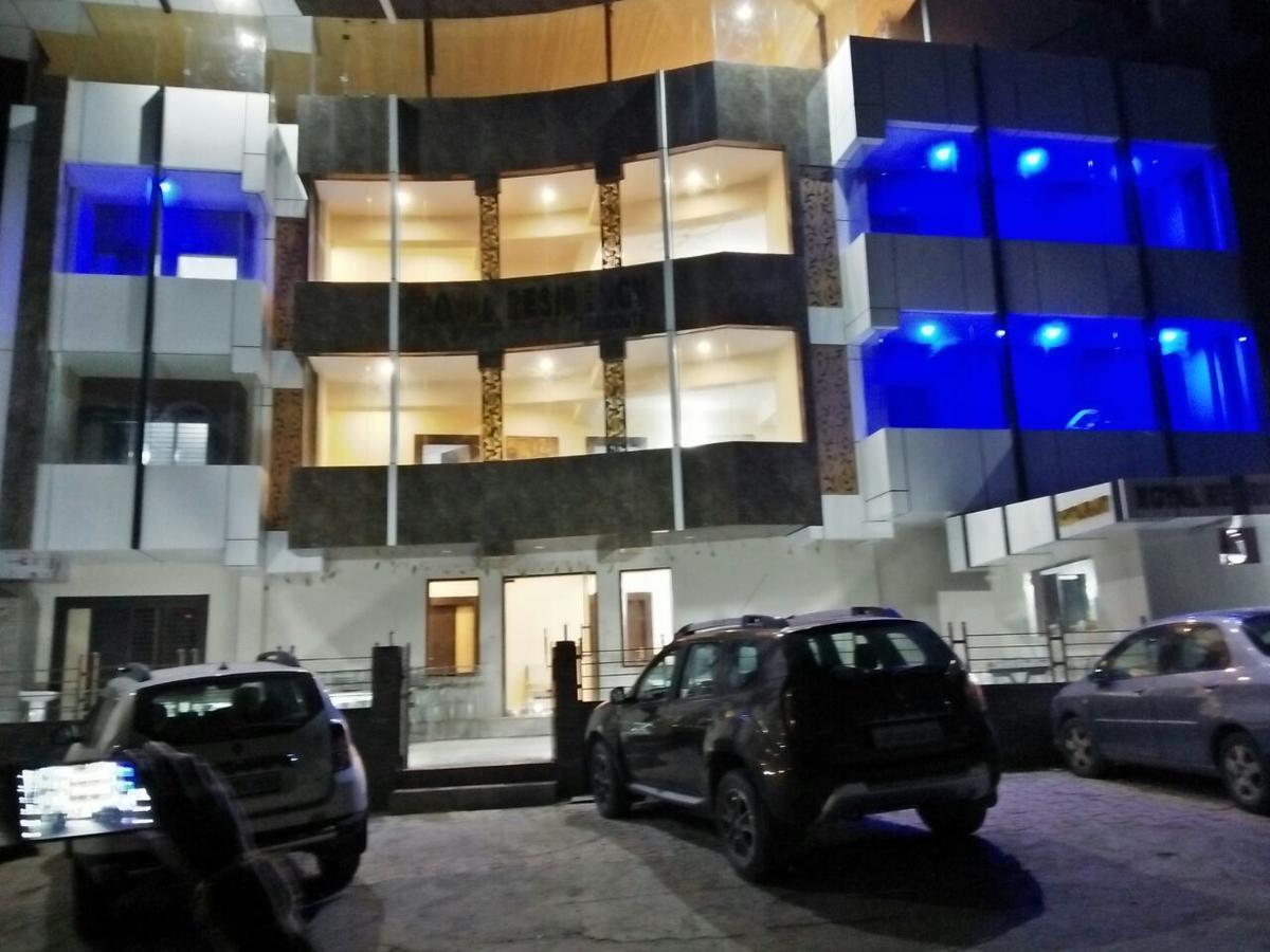 Отель Oyo 11877 Royal Residency New Tehri Номер фото